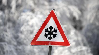 Symbolbild: Alexander Unger
Der Deutsche Wetterdienst warnt am Freitagmorgen vor erhöhter Glättegefahr.