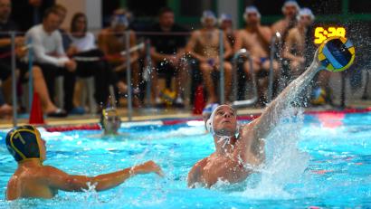 Archivbild: G. Büttner
Thomas Kick (rechts) wurde während der Woche Vater und fehlt daher im Heimspiel der Weidener Wasserballer gegen Frankfurt.