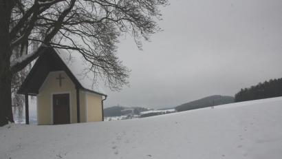 Bild: frd
Der „Solarpark Sallach“ befindet sich in der Gemeinde Niedermurach zwischen Schwaighof und Sallach, kurz vor dem Ortseingang Sallach links und beginnt an der Kapelle (links) Im Hintergrund die Burg Obermurach. 
Nach der Billigung des Planungsentwurfs folgt nun die frühzeitige Beteiligung der Öffentlichkeit, der Behörden und sonstiger Träger öffentlicher Belange. Bild: frd