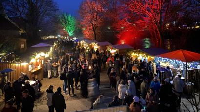 Archivbild: aub
Lichterzauber und adventlich dekorierte Buden prägten das Bild zum Nikolausmarkt 2022 in Nabburg-Venedig.