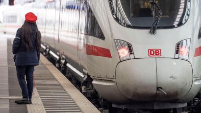 Bild: Christoph Reichwein/dpa
Nach dem Warnstreik hofft die Bahn darauf, am Wochenende wieder nach Plan zu fahren.