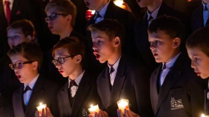 Bild: Michael Vogel/exb
Die Regensburger Domspatzen bei einem Weihnachtskonzert