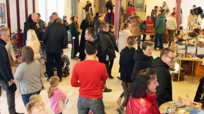 Bild: lst/exb
Volles Haus beim Adventsbasar und Winterfest in der „Schule am Kleefeld“ des Heilpädagogischen Zentrums (HPZ) Irchenrieth.