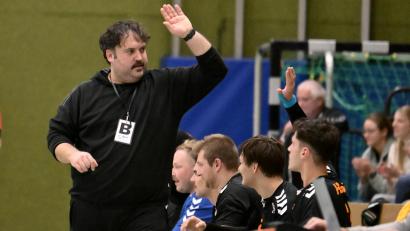 Archivbild: Hubert Ziegler
Christof Heiduk, Trainer HG Amberg, hofft darauf, dass er auch beim Gastspiel in Roding oft mit seinen Spielern abklatschen kann.