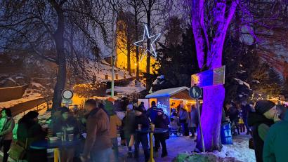 Bild: bey
Die weihnachtliche Stimmung beim "Märchenhaften Adventsmarkt" am Stadtweiher Pleystein war schlicht einmalig, sogar der "Stern von Bethlehem" war zu sehen.
