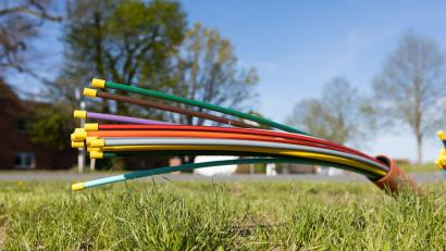 Bild: Christian Schwier
Das bayerische Telekommunikationsunternehmen Leonet wird die Verwaltungsgemeinschaft Pfreimd im Landkreis Schwandorf mit gigabitfähiger Glasfaser versorgen.