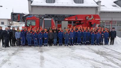 Bild: Alexander Winter/exb
Die Teilnehmer des Wissenstest aus den Feuerwehren des Stadtgebiets Neunburg zusammen mit ihren Ausbildern und Prüfern.