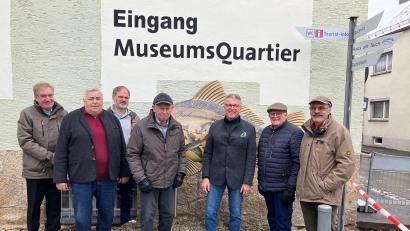 Bild: Stadt Tirschenreuth/exb
Nach der Jahreshauptversammlung des Förderverein Fischereimuseum folgte ein Informationsaustausch zwischen den Mitgliedern. Im Bild: (von links) Franz Krapf, Rudi Schmidt, Thomas Beer, Gerhard Graser, Franz Stahl, Günter Träger und Franz Kühn.