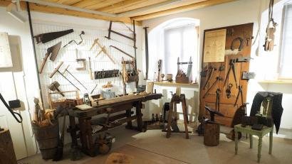 Bild: kek
Dem Handwerk widmet sich die aktuelle Sonderausstellung "Unsere alten Meister" im Museum 34 in Auerbach.