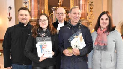 Bild: no
Bei der Ehrung: (von links): Chorleiter Martin Schmidt, Linda Dehling, Pfarrer Thomas Schertel, Werner Dehling und die Vertrauensobfrau des Posaunenchors, Lisa Herbst.
