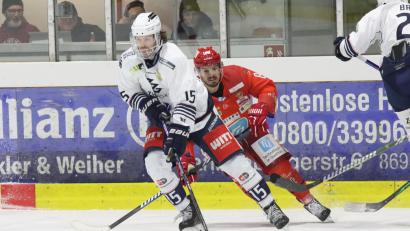 Bild: Roland Halmel
Fabian Voit (links) steuerte einen Treffer beim Sieg der Blue Devils Weiden in Peiting bei.