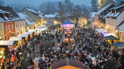 Bild: rgr
Ein Besuchermagnet ist der Grafenwöhrer Adventsmarkt, der wieder viel zu bieten hat.