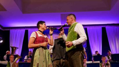 Bild: gz
Ein fester Bestandteil der Schlossberg-Kapelle ist das Gesangs-Duo mit Lisa Grießl und Norbert Roßmann.