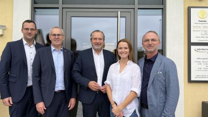 Bild: exb
Gemeinsam am Standort Nabburg erfolgreich seit 25 Jahren.