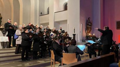 Bild: Michael Koch/exb
Der Dekanatschor gibt in der Marienkirche in Schwarzenfeld ein Konzert.