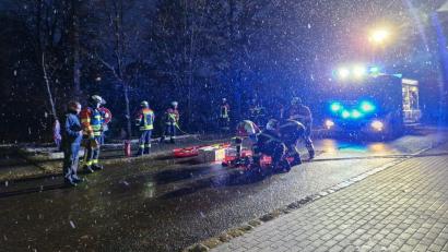 Bild: lei
Trotz widriger Bedingungen legen die Feuerwehrleute aus Schlicht bei der Prüfung eine einwandfreie Leistung hin.