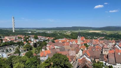 Bild: Doris Burger/dpa
Wer den mittelalterlichen Hochturm besteigt, hat einen tollen Blick auf die Innenstadt und den Testturm.