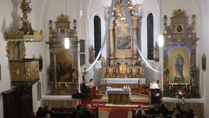 Bild: Hirsch
Nach einjähriger Renovierungszeit erstrahlt die Klosterkirche Pfreimd in neuem Glanz. Während einer Marien-Oktav feiert die Pfarrgemeinde die Wiedereröffnung des 430 Jahre alten Gotteshauses.