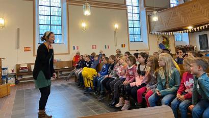 Bild: Evangelisches Pfarramt Tirschenreuth/exb
35 Mädchen und Buben erlebten einen Kinderbibeltag der besonderen Art in der Erlöserkirche in Tirschenreuth.
