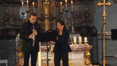 Bild: wel
"Zauberhafte Melodien" präsentieren Sayaka Schmuck und Johann-Peter Taferner mit ihren Klarinetten.