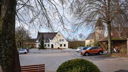Bild: Stephan Huber
Hier, am Dorfplatz in Ammerthal, hätte eigentlich am Wochenende ein Adventsmarkt stattfinden sollen. Allerdings ist er kurzfristig abgesagt worden.