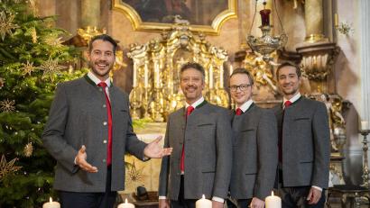 Bild: Peter Neusser/exb
Bringen weihnachtlichen Glanz nach Sulzbach-Rosenberg und Amberg: Die "Stimmen der Berge" Benjamin Grund, Thomas A. Gruber, Stephan Schlögl und Daniel Hinterberger (von links).
