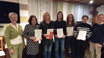 Bild: Martin Sekura/exb
Der BLLV-Kreisverband Sulzbach-Rosenberg zeichnet langjährige Mitglieder aus (von links): Dritte Bezirksvorsitzende Michaela Bergmann, Andrea Konrad (30 Jahre), Ulrike Eichenmüller (30 Jahre), Kerstin Arnold (25 Jahre), Sonja Messer (25 Jahre), Bianca Deml (25 Jahre) und Kreisvorsitzende Stefanie Löffler.