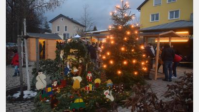 Bild: fz
Weihnachtliches Ambiente und Weihnachtsstimmung zwei Tage auf dem Dorfplatz in Bechtsrieth
