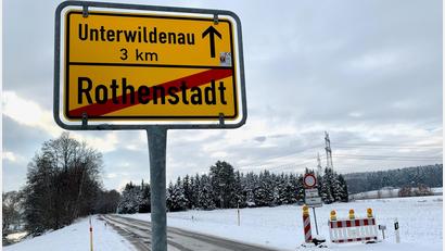 Bild: Gabi Schönberger
Die Straße zwischen Rothenstadt und Luhe-Wildenau bleibt bis 2024 gesperrt.