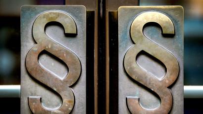 Bild: Oliver Berg/dpa
Mit einem nicht alltäglichen Fall hat sich derzeit die Justiz in Amberg zu beschäftigen.