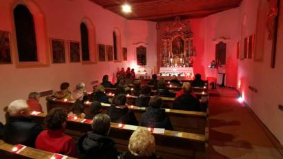 Bild: gz
Zahlreiche Kirchenbesucher führen den ersten Red Wednesday in der Sebastiankapelle zum Erfolg.