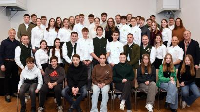 Bild: bgm
Eine starke Truppe: Die KLJB Störnstein wird künftig von Julia Sennert als Vorsitzende und Emilia Bulligan als zweite Vorsitzende angeführt.