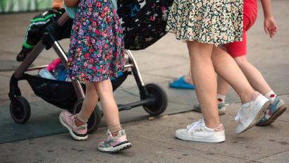 Symbolbild: Fernando Gutierrez-Juarez / dpa
Zwei Ehepaare mit vier Kleinkindern haben in einem Verbrauchermarkt in Pressath gemeinschaftlich Waren gestohlen.