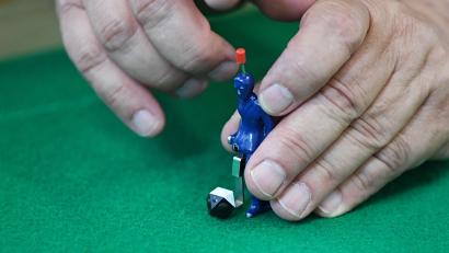 Bild: Franziska Kraufmann/dpa
Im Jugendzentrum gehen die Bayerischen Meisterschaften im Kick-Tipp über die Bühne.