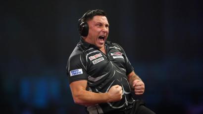 Bild: Zac Goodwin/PA Wire/dpa
Sorgte mit seinen Kopfhörern bei der Darts-WM im Vorjahr für Aufsehen: Gerwyn Price.