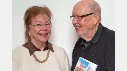 Bild: Brigitte Gschwendtner/fph
Horst Kießling bewundert seine Frau dafür, wie schnell sie zu wildfremden Menschen so gute Kontakte aufbaut, dass diese sich ihr offenbaren. Das spiegelt sich in dem neuen Reisebuch der Marktredwitzer wider.