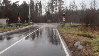 Bild: rha
In Vilseck hat ein Unbekannter die Schranke am Bahnübergang Triebstraße angefahren.