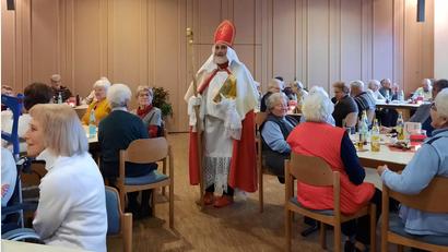 Bild: Martina Mielke/exb
Das Altenwerk St.Georg feiert mit den Pressather Senioren Advent.