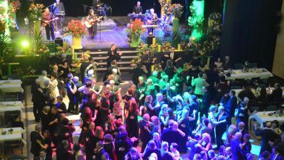 Archivbild: Kunz
So gediegen ging es bis 2019 in der Max-Reger-Halle beim Blumenball zu, als jeder Corona höchstens für eine Biersorte und nicht für ein tödliches Virus gehalten hat.