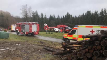 Bild: obe
Nach einem Unfall in einem Waldstück nahe Riglasreuth wurde ein verletzter 67-Jähriger per Rettungshubschrauber in ein Krankenhaus gebracht.
