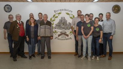 Bild: Matthias Frischholz/exb
Das von Tanja Preisinger gemalte Vereinsemblem ist Blickfang im renovierten Vereinsheim der Burgschützen Flpossenbürg.