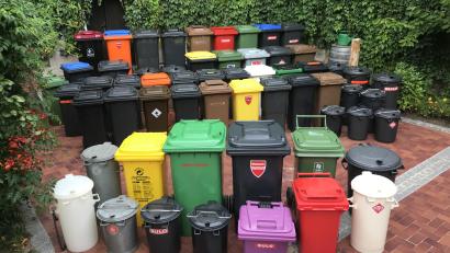 Symbolbild: hka
Biotonnen in allen Größen, Formen und Farben.