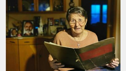 Bild: Portner
45 Jahre Nikolaus sind genug: Erika Hammerer aus Schönsee legt das Goldene Buch jetzt beiseite.