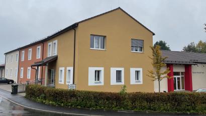 Bild: Gemeinde Neusorg/exb
Die energetische Sanierung des Ärztehauses in Neusorg ist abgeschlossen. Das Medizinische Versorgungszentrum Fichtelnaabtal soll hier Platz finden.