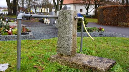 Bild: bkr
Ab Januar gelten neue Wassergebühren. Zum Jahresende läuft auch der Berechnungszeitraum bei den Friedhofsgebühren aus. Noch ist unklar, ob oder wie sich diese verändern werden.