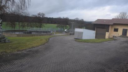 Bild: fz
Die Kläranlage in Irchenrieth. Die Kosten, vor allen Dingen für Strom und Klärschlammentsorgung, sind stark gestiegen. Darum war eine Gebührenerhöhung unausweichlich, erläuterte Bürgermeister Josef Hammer