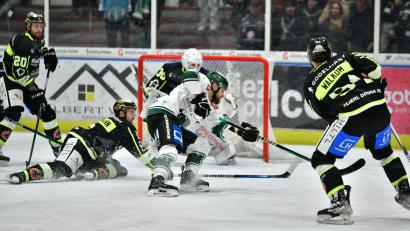 Bild: A.&amp; J. Pastuska
Der ERSC Amberg will im Sonntag-Spiel gegen den EHC Klostersee defensiv gut stehen.