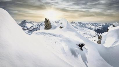 Bild: Ski Arlberg/dpa
Alpine Tiefschneeträume am Arlberg: Solche Abfahrten sind natürlich nur etwas für echte Könnerinnen und Könner.