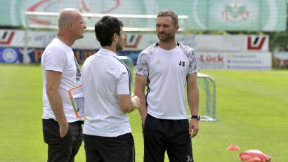 Archivbild: Hubert Ziegler
Die sportliche Führungsriege der DJK Ammerthal: Sportdirektor Tobias Rösl,, Co-Trainer Johannes Geitner und Trainer Jürgen Schmid (v.on links).