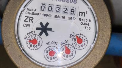 Symbolbild: gw
Der Wasserzähler gibt die vollen Kubikmeter in der Regel in einer fünfstelligen Ziffernfolge an.
